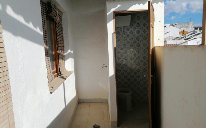 5 bedroom Townhouse for sale