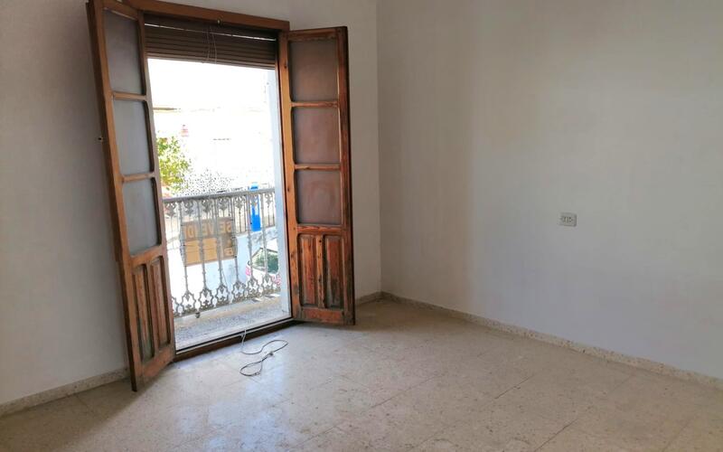 5 bedroom Townhouse for sale