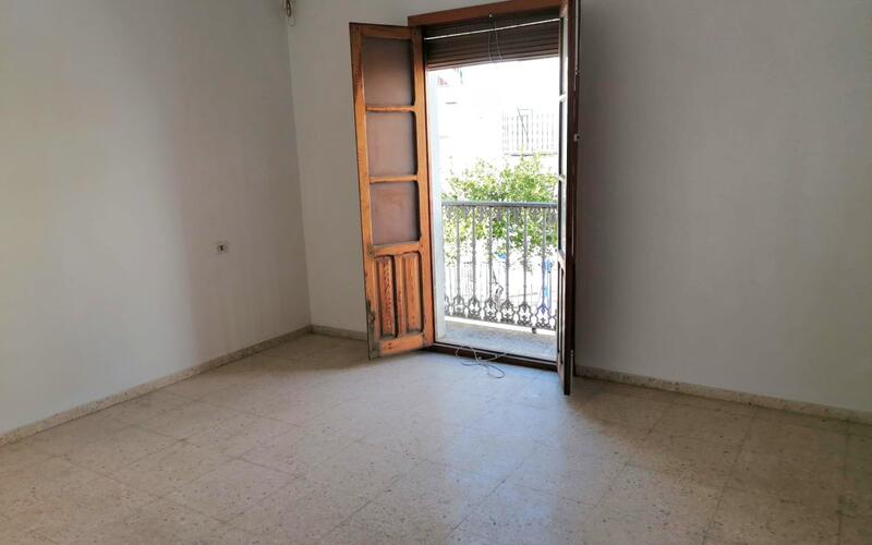 5 bedroom Townhouse for sale