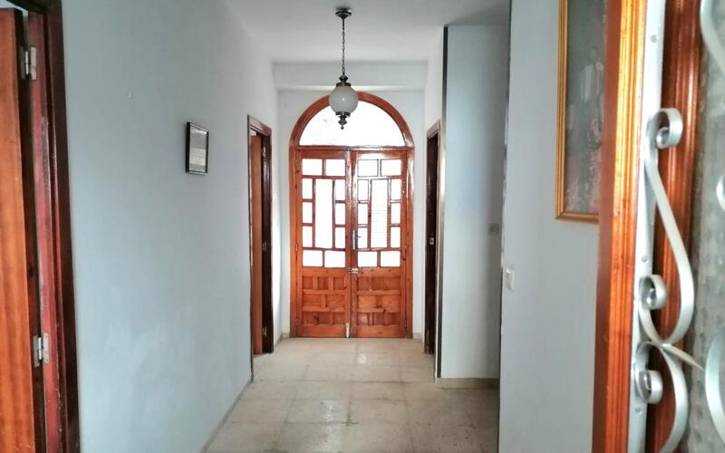 5 bedroom Townhouse for sale