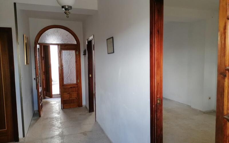5 bedroom Townhouse for sale