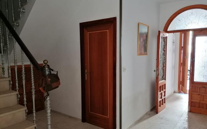 5 bedroom Townhouse for sale