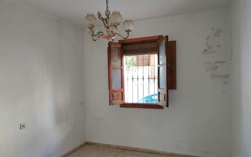 5 bedroom Townhouse for sale
