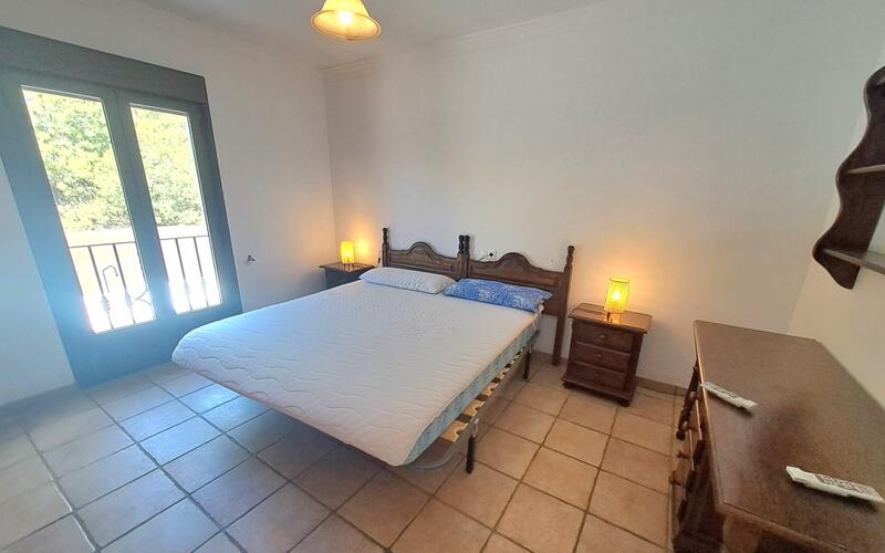 4 chambre Local Commercial à vendre