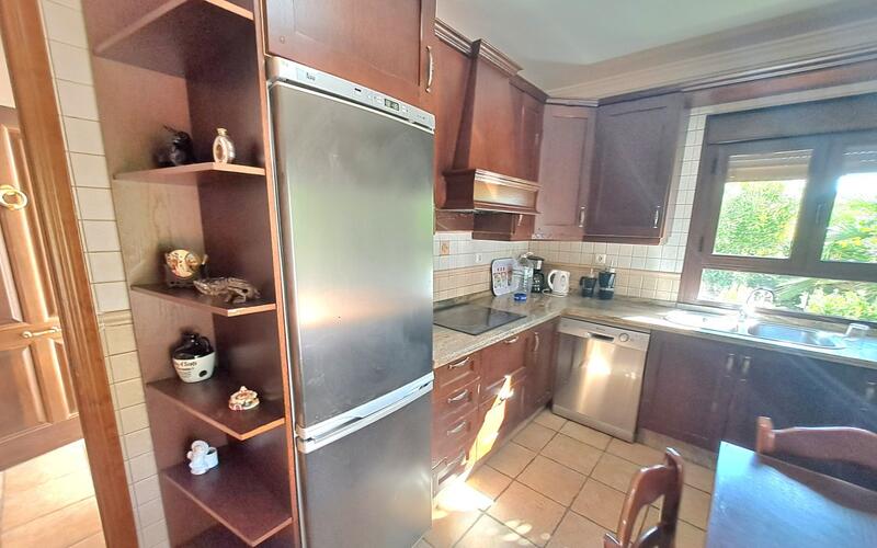 4 chambre Local Commercial à vendre
