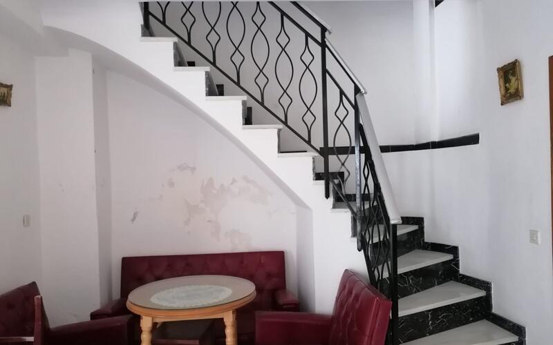 5 bedroom Townhouse for sale