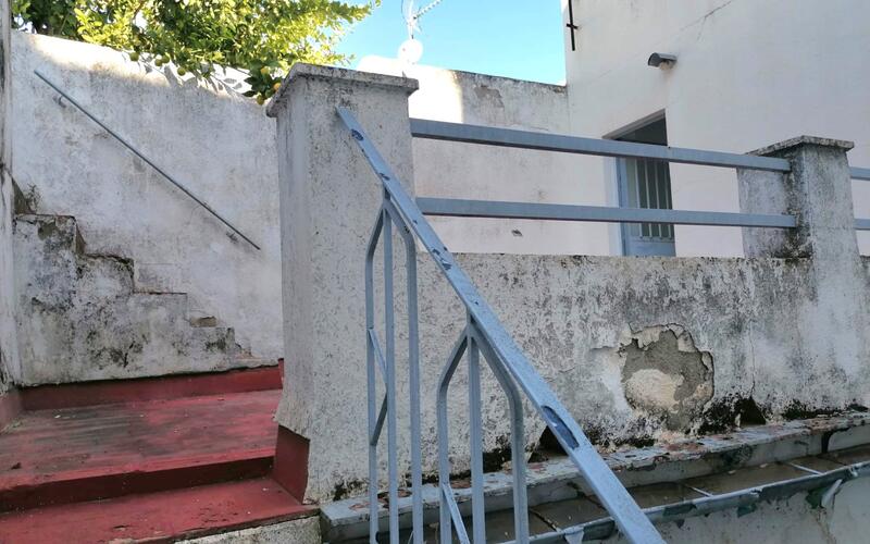 5 bedroom Townhouse for sale