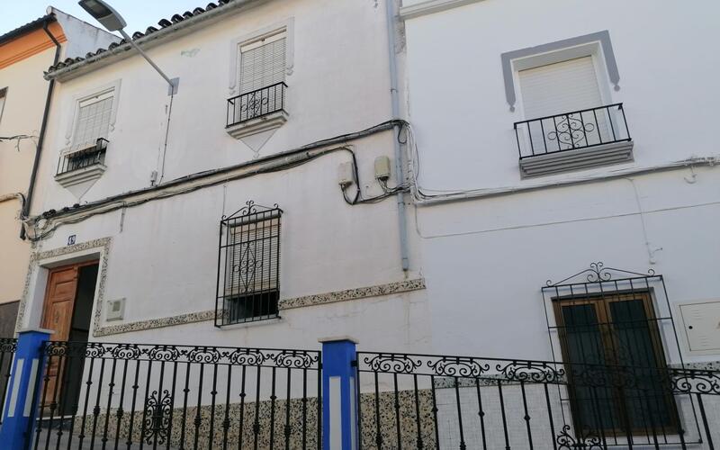 5 bedroom Townhouse for sale