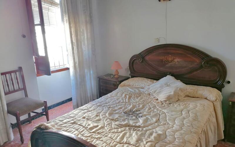 5 bedroom Townhouse for sale