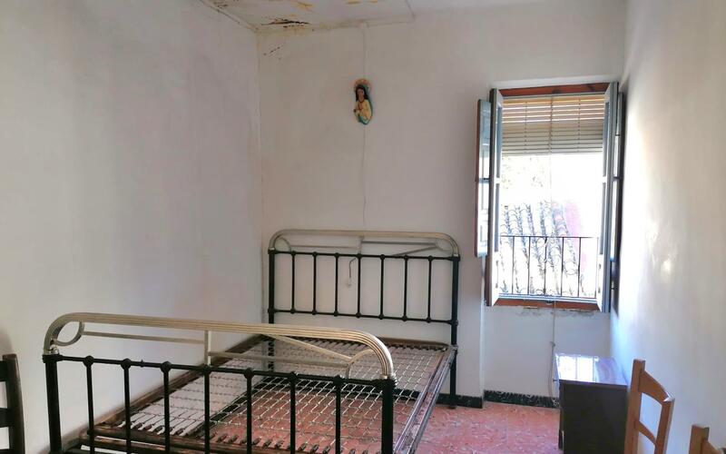 5 bedroom Townhouse for sale