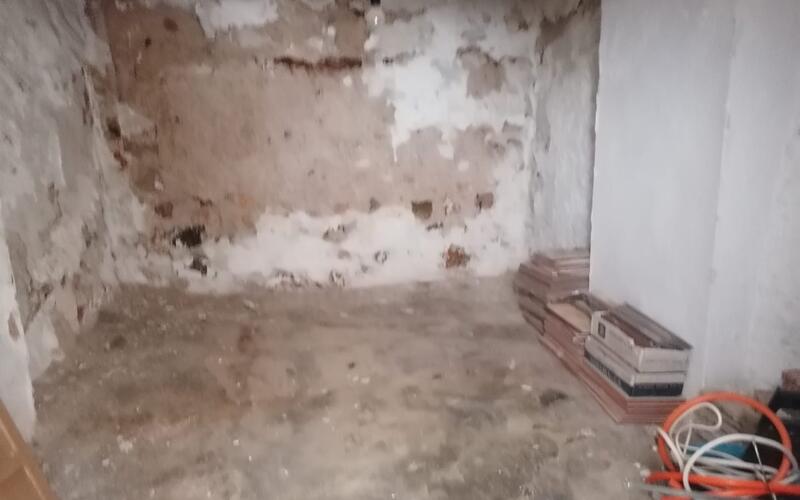 3 спальная комната городская тюрьма продается