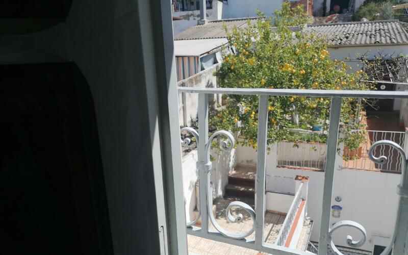 5 bedroom Townhouse for sale