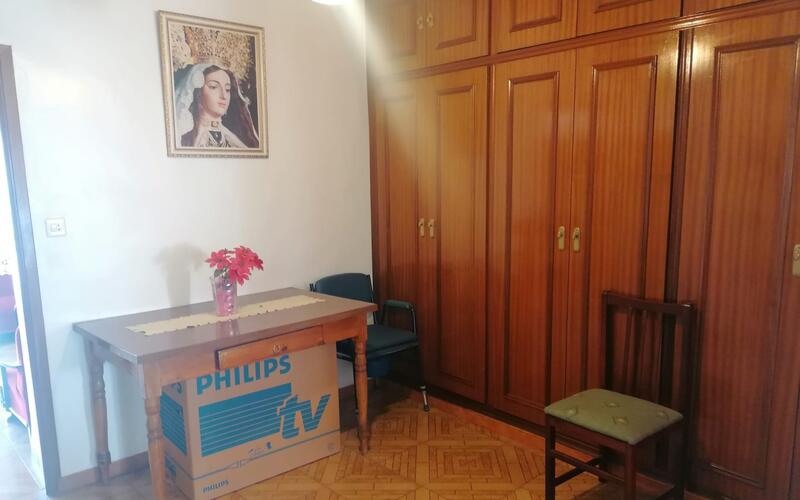 5 bedroom Townhouse for sale
