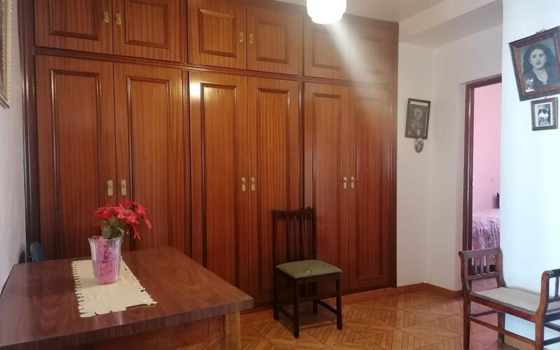 5 bedroom Townhouse for sale