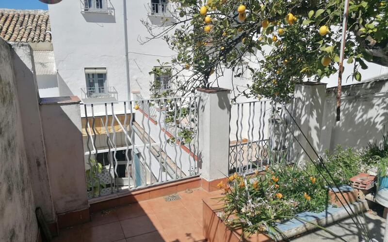 5 bedroom Townhouse for sale
