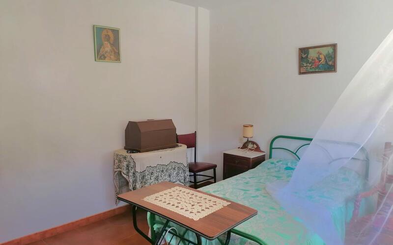 5 bedroom Townhouse for sale