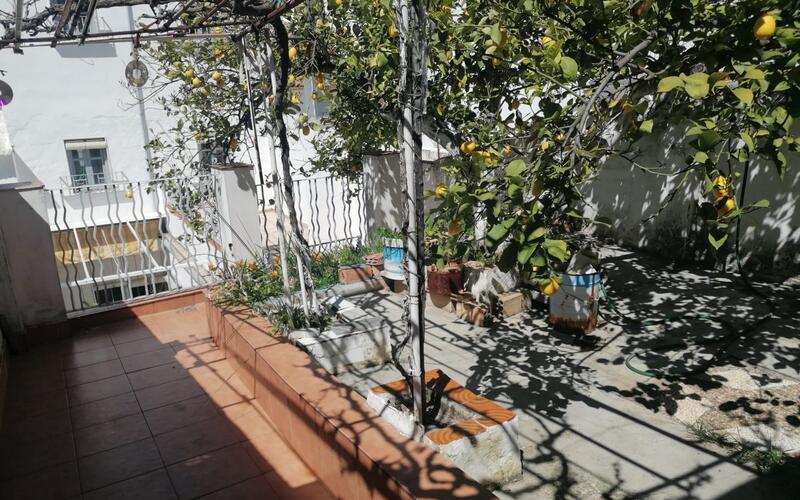 5 bedroom Townhouse for sale