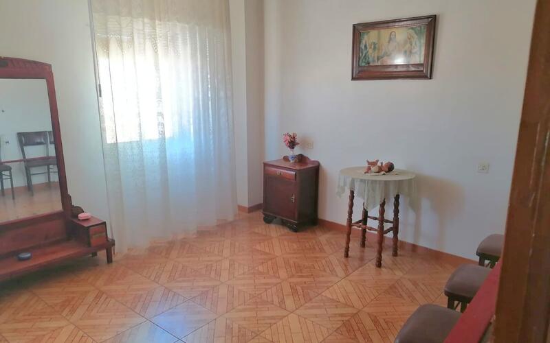 5 bedroom Townhouse for sale