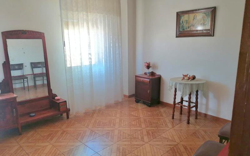 5 bedroom Townhouse for sale