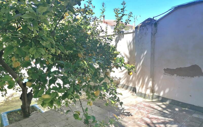 4 спальная комната городская тюрьма продается