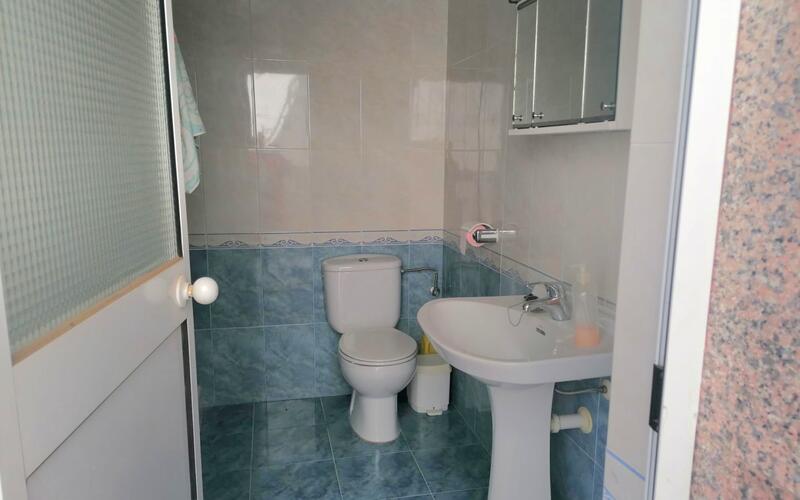4 спальная комната городская тюрьма продается