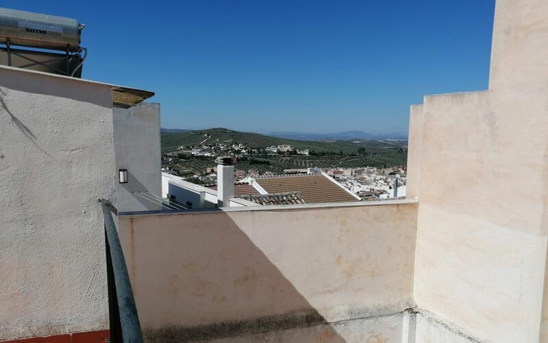 4 bedroom Townhouse for sale