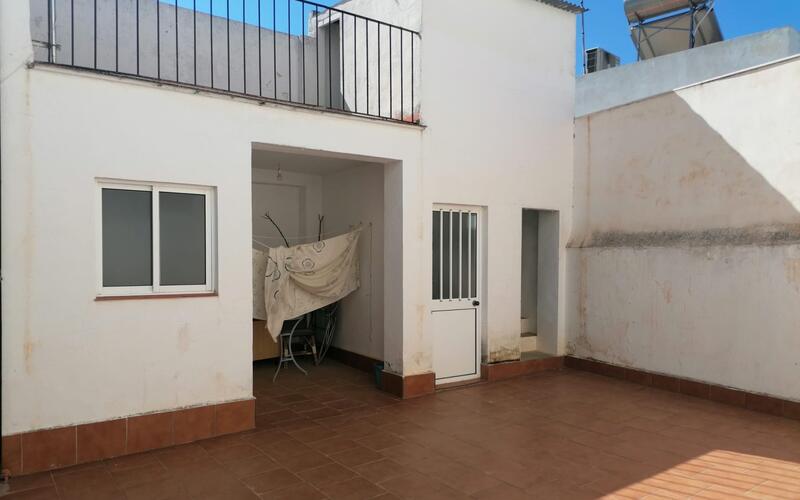 4 bedroom Townhouse for sale