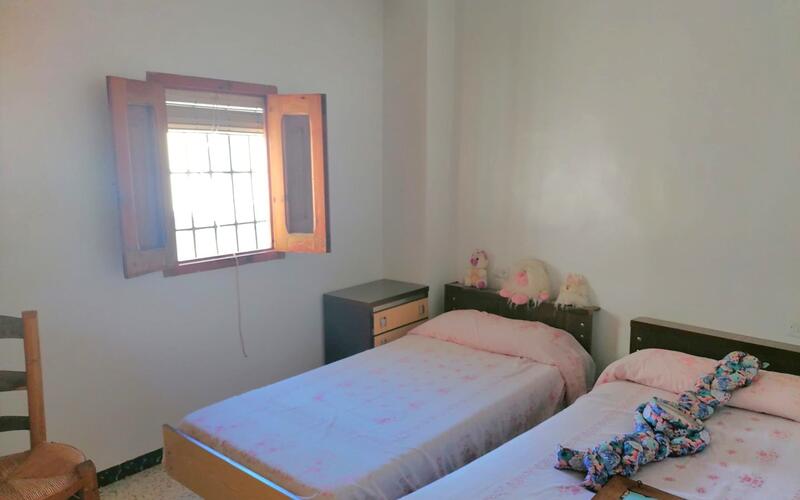 4 bedroom Townhouse for sale