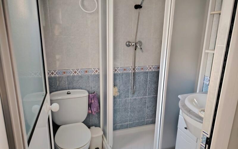 6 спальная комната городская тюрьма продается