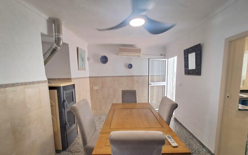 3 спальная комната городская тюрьма продается
