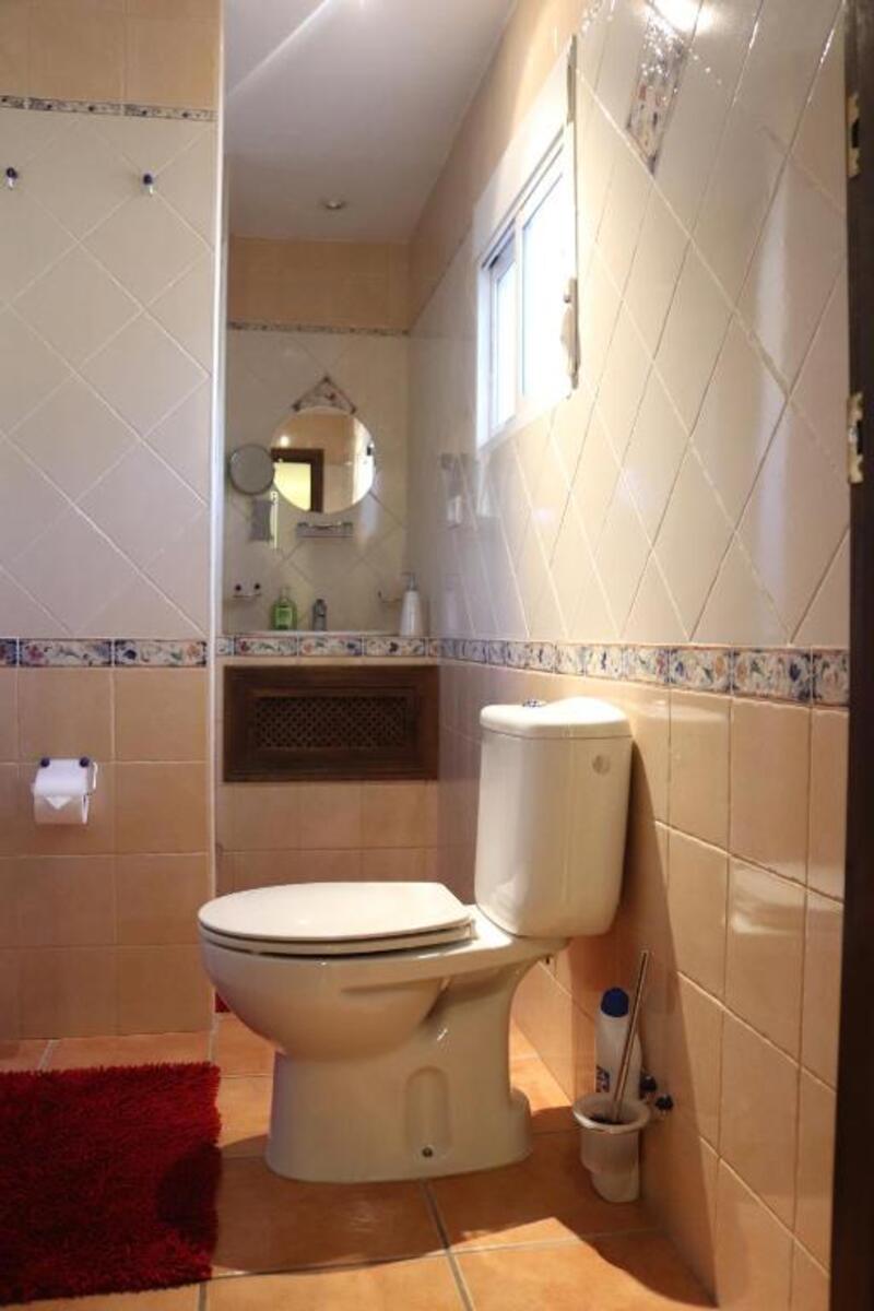 6 bedroom Commercial Property for sale