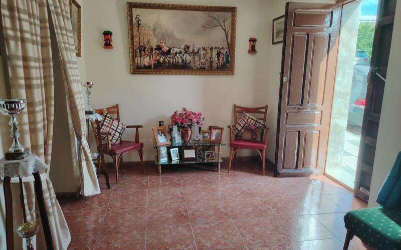 4 bedroom Townhouse for sale