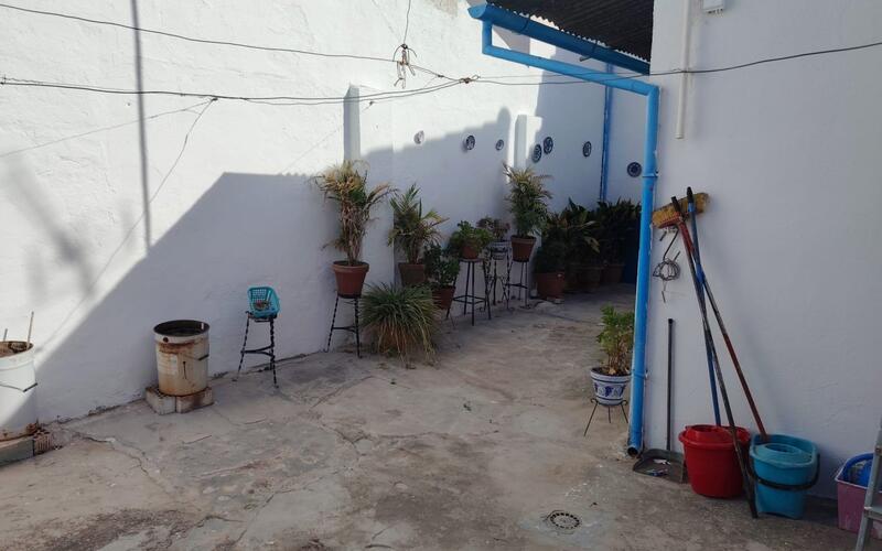 4 bedroom Townhouse for sale