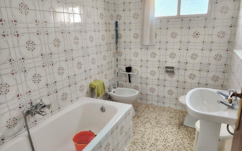 5 bedroom Townhouse for sale