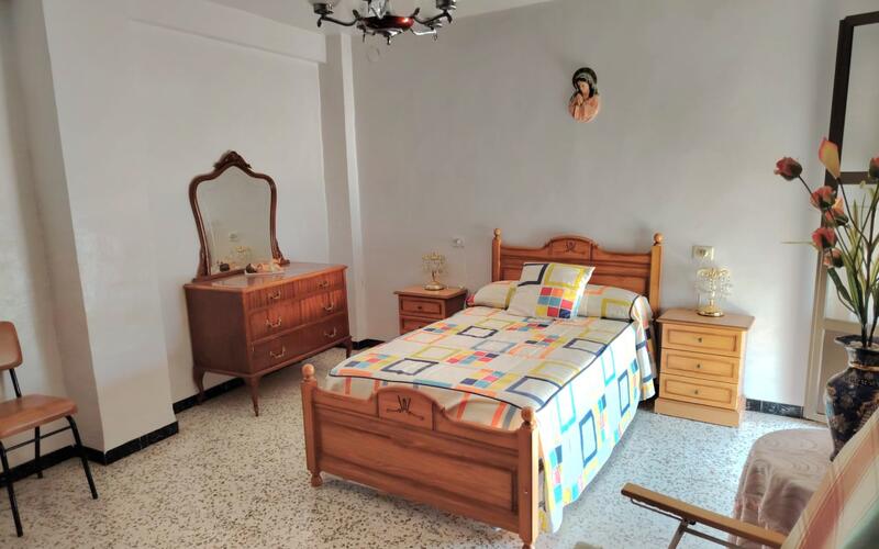 5 bedroom Townhouse for sale