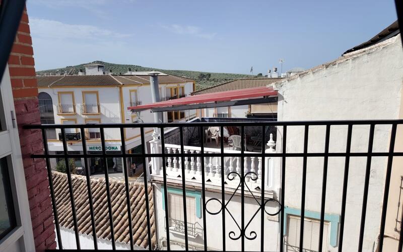 5 bedroom Townhouse for sale