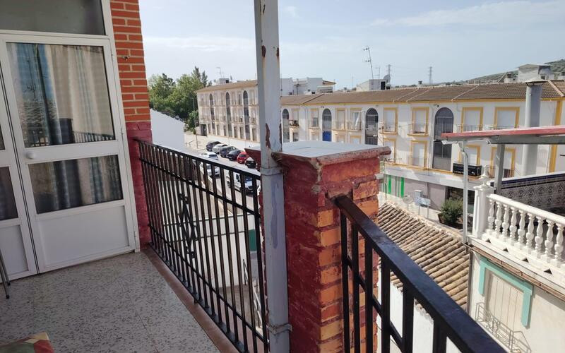 5 bedroom Townhouse for sale