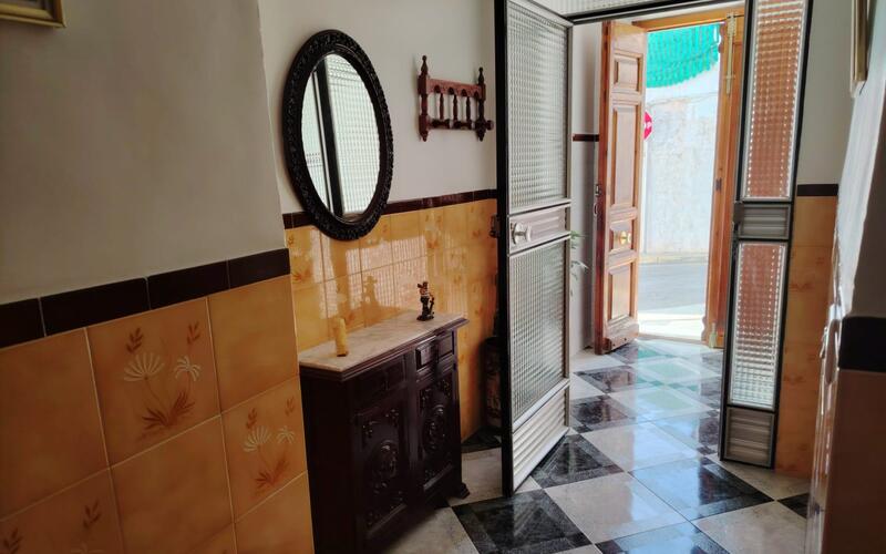 5 bedroom Townhouse for sale