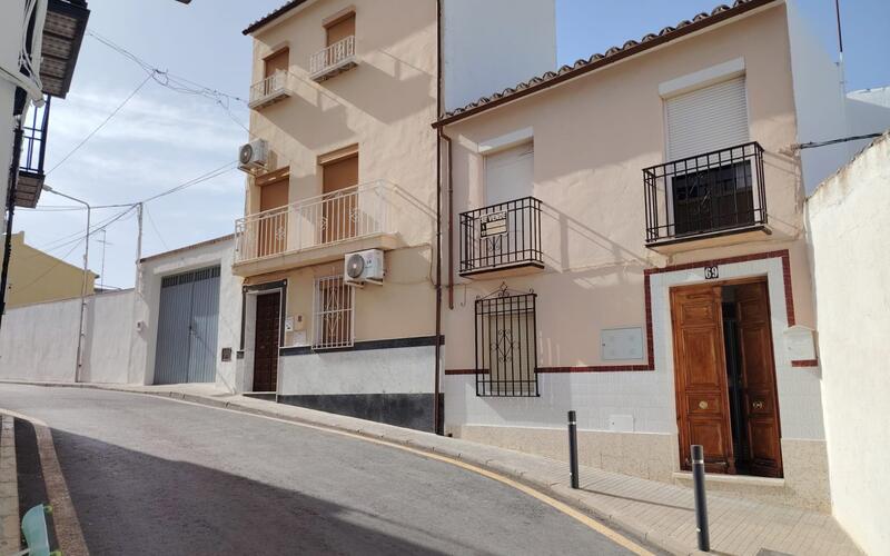 5 bedroom Townhouse for sale