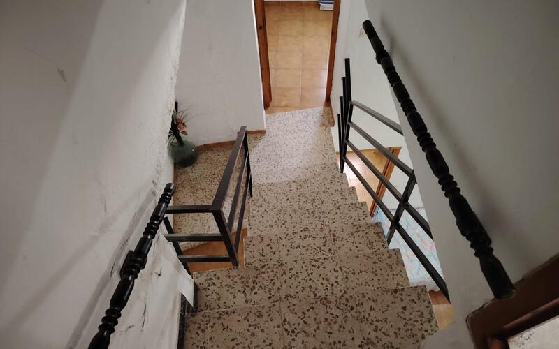 5 bedroom Townhouse for sale
