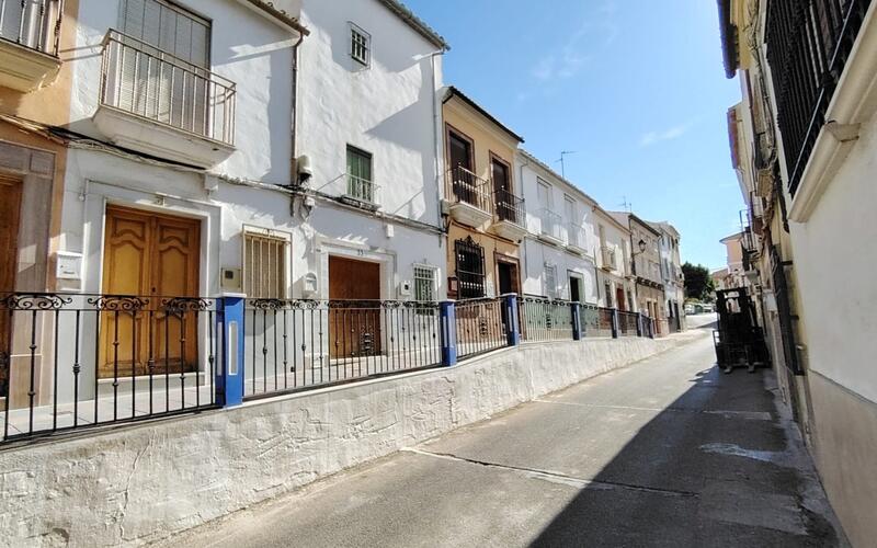 2 bedroom Townhouse for sale