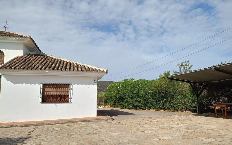 3 bedroom Country House for sale 3 bedroom Country House for sale