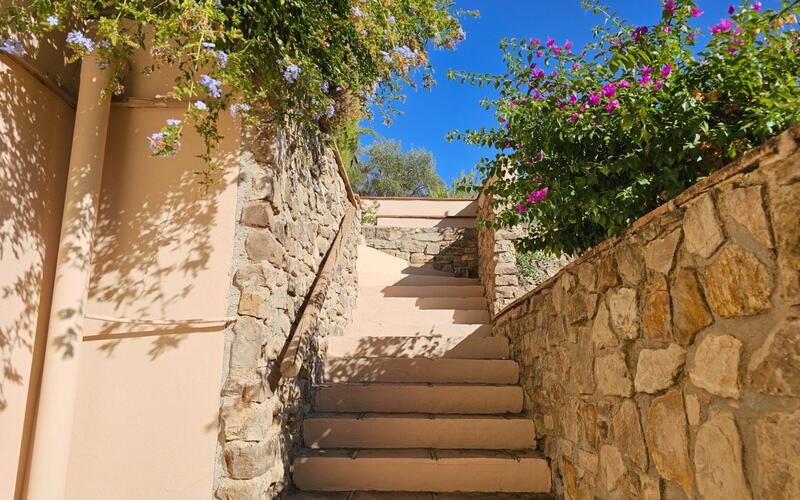 5 bedroom Commercial Property for sale