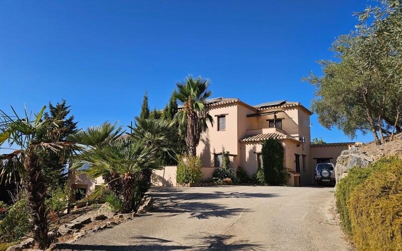 5 bedroom Commercial Property for sale