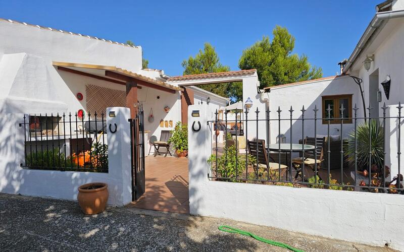 4 bedroom Commercial Property for sale