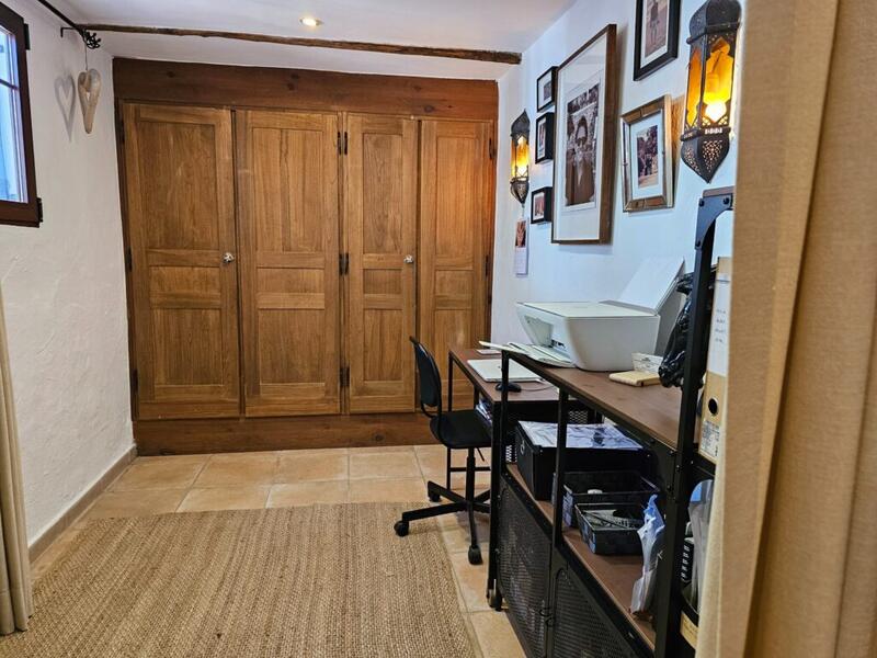 4 bedroom Commercial Property for sale