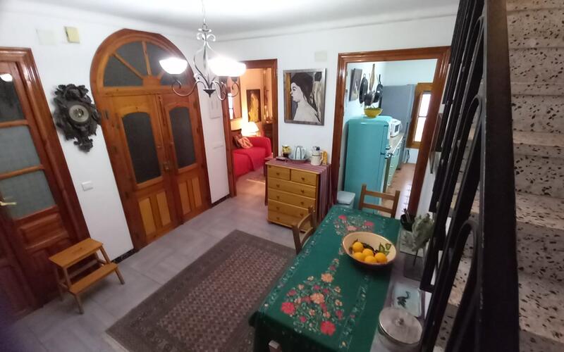 3 спальная комната городская тюрьма продается