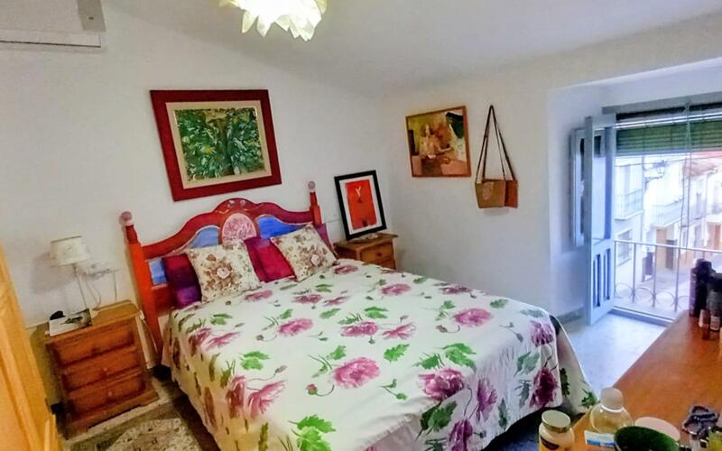 3 спальная комната городская тюрьма продается