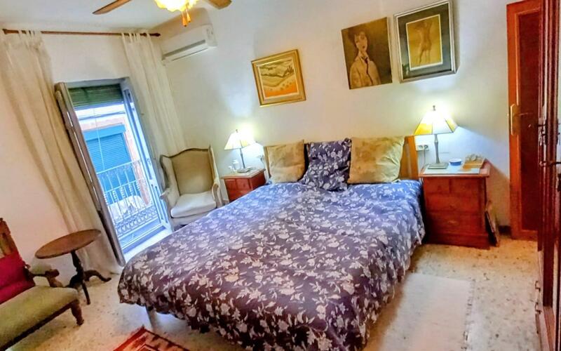 3 спальная комната городская тюрьма продается