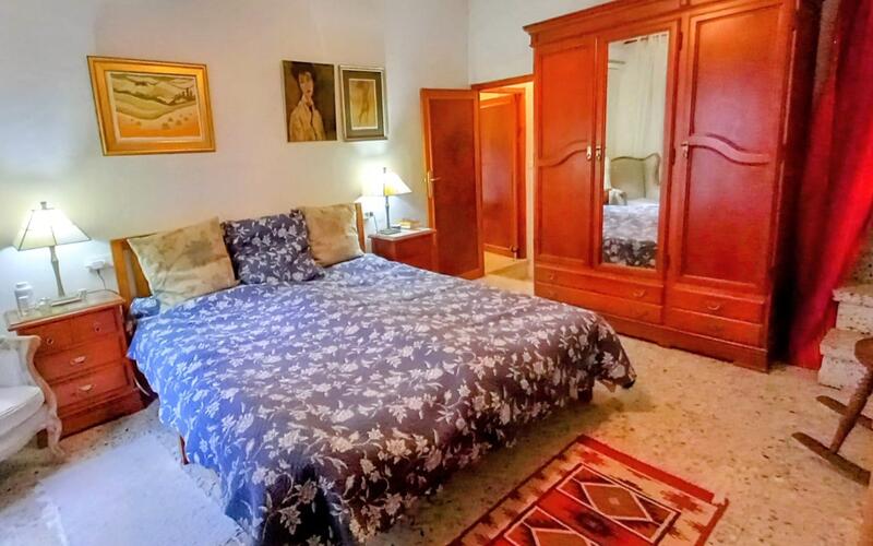 3 спальная комната городская тюрьма продается